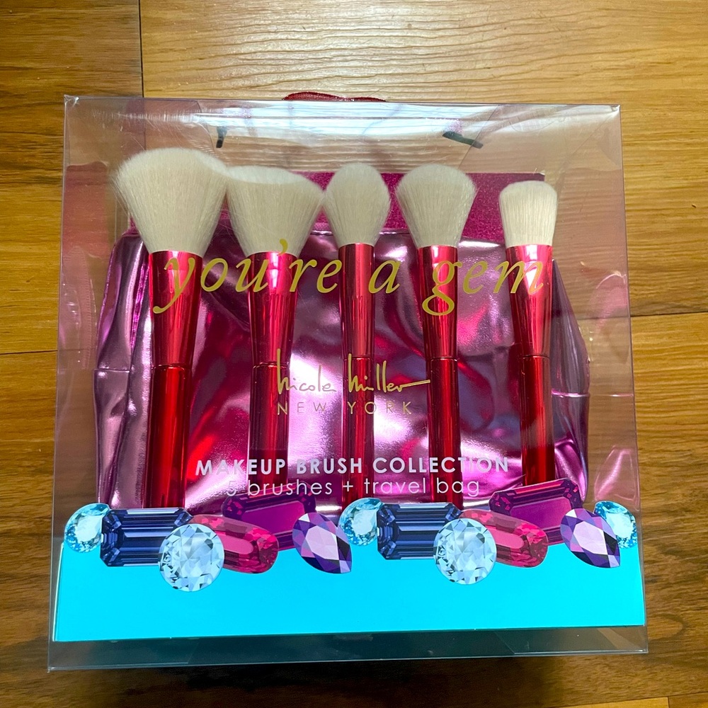 Nicole Miller NYC makeup brush collection with pink travel bag gift set
